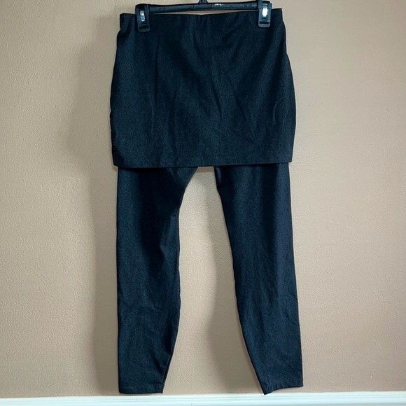 Women’s CAbi dark gray modest leggings with a asymmetric mini skirt attached - Picture 3 of 6